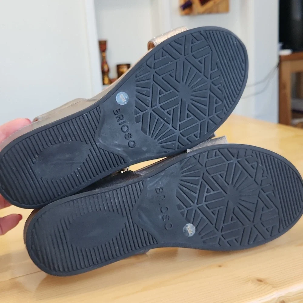 Brioso Huntley Sandals Comfort Metallic Covered Wedge in Pewter Size 9.5 - Picture 11 of 17